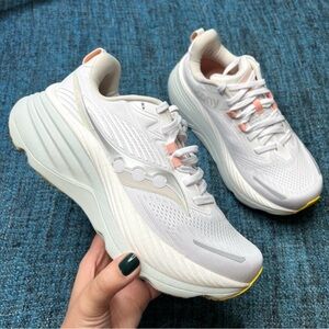 Saucony Women's Hurricane 24 Running Shoes